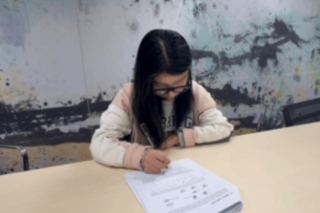 港科大实验引热议：AI眼镜在期末考中力压95%学生