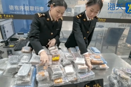 旅客肉身带货翻车！125台二手GameBoy入境南京遭暂扣